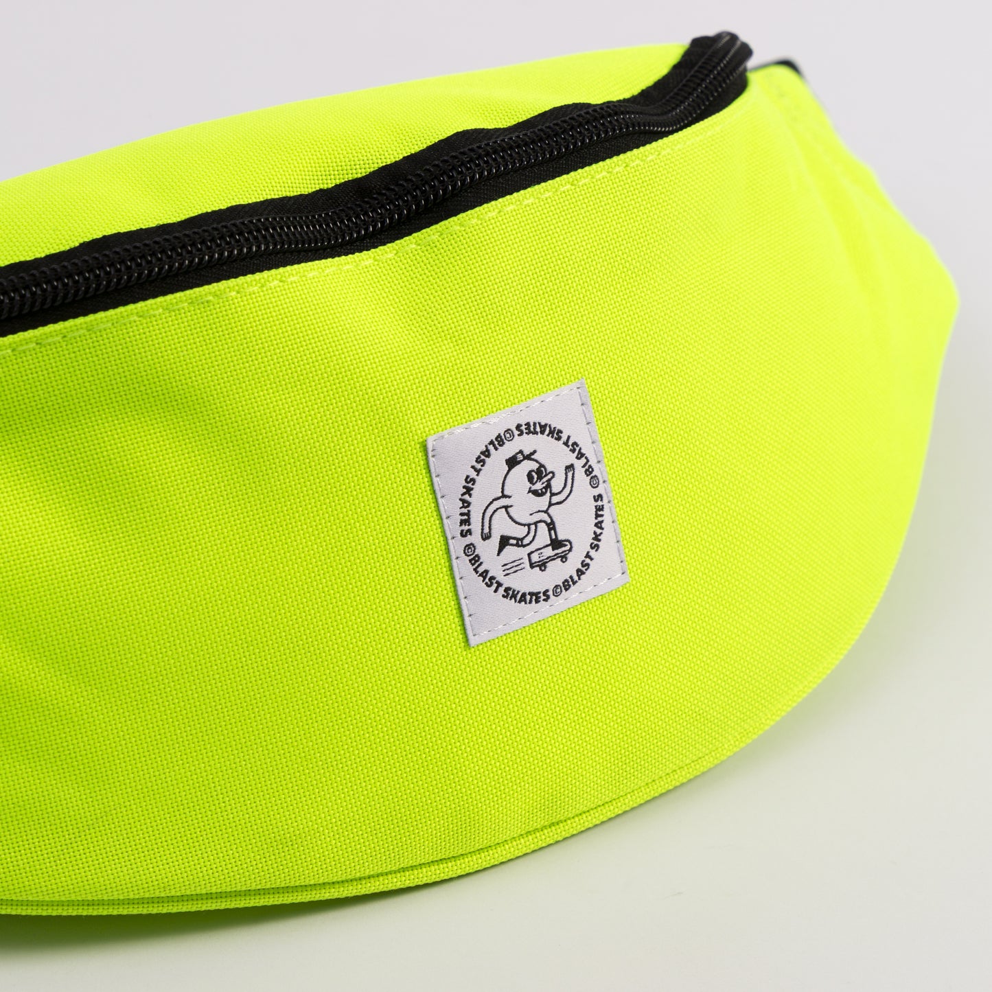 ROUND LOGO SHOULDER BAG