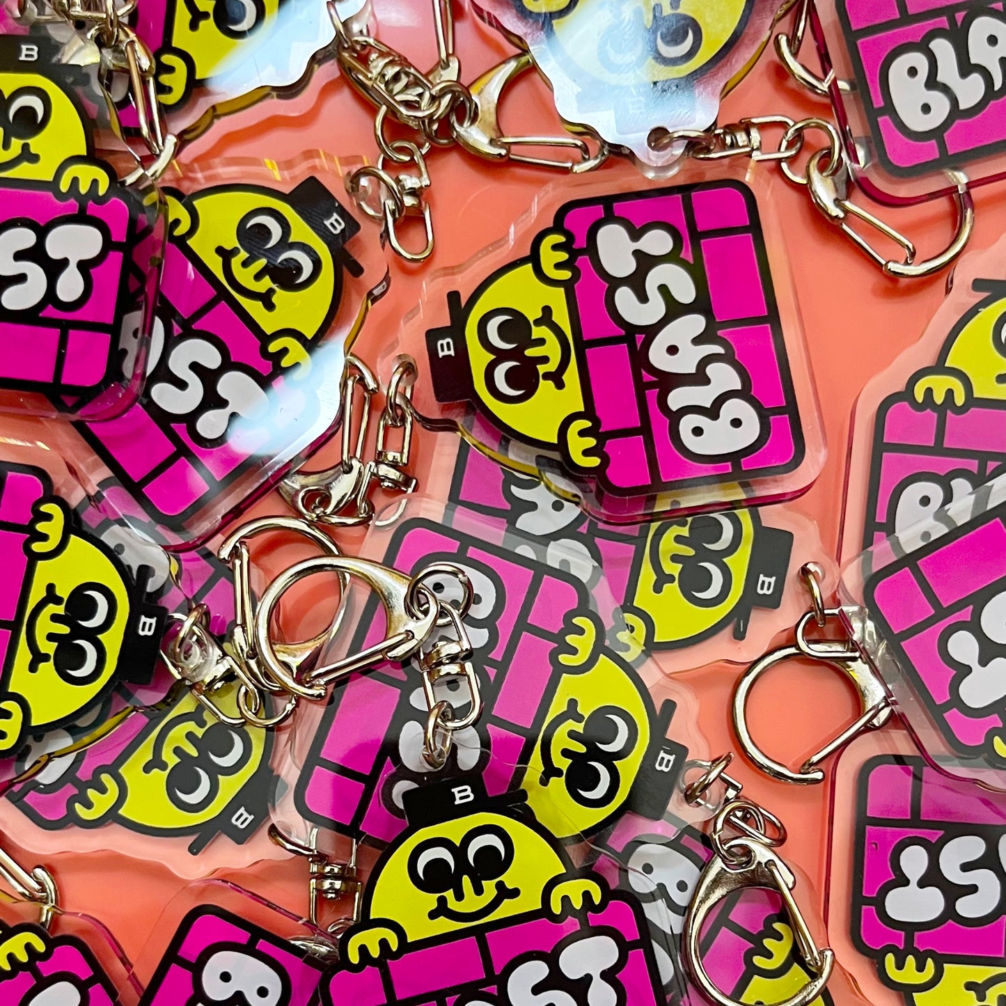 PEEKABOO ACRYLIC KEYRING