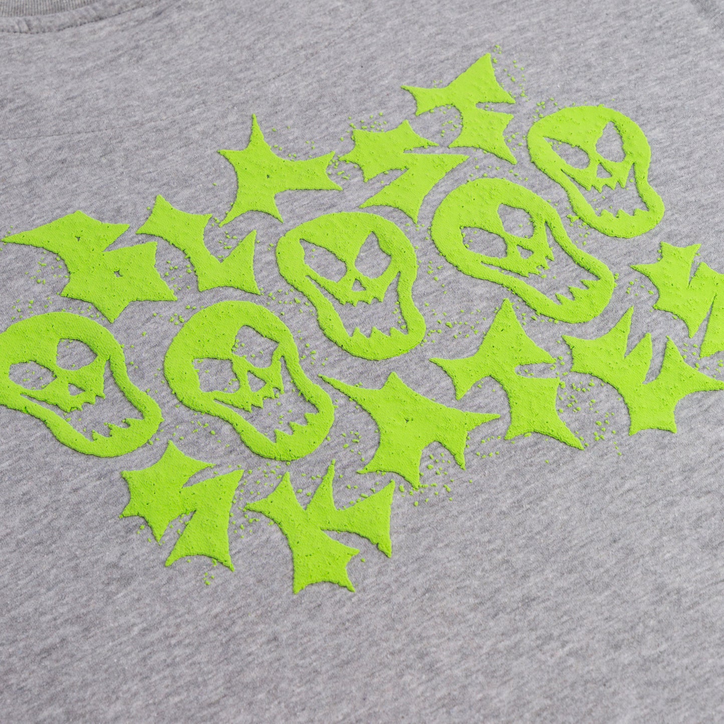 SCREAMING SKULLS CREW NECK