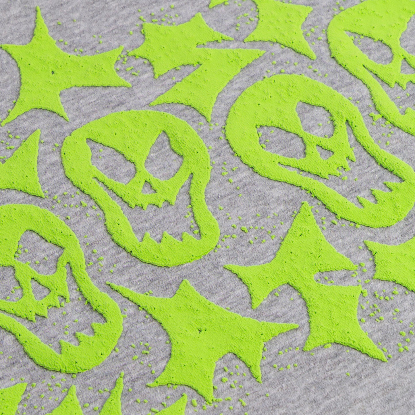 SCREAMING SKULLS CREW NECK