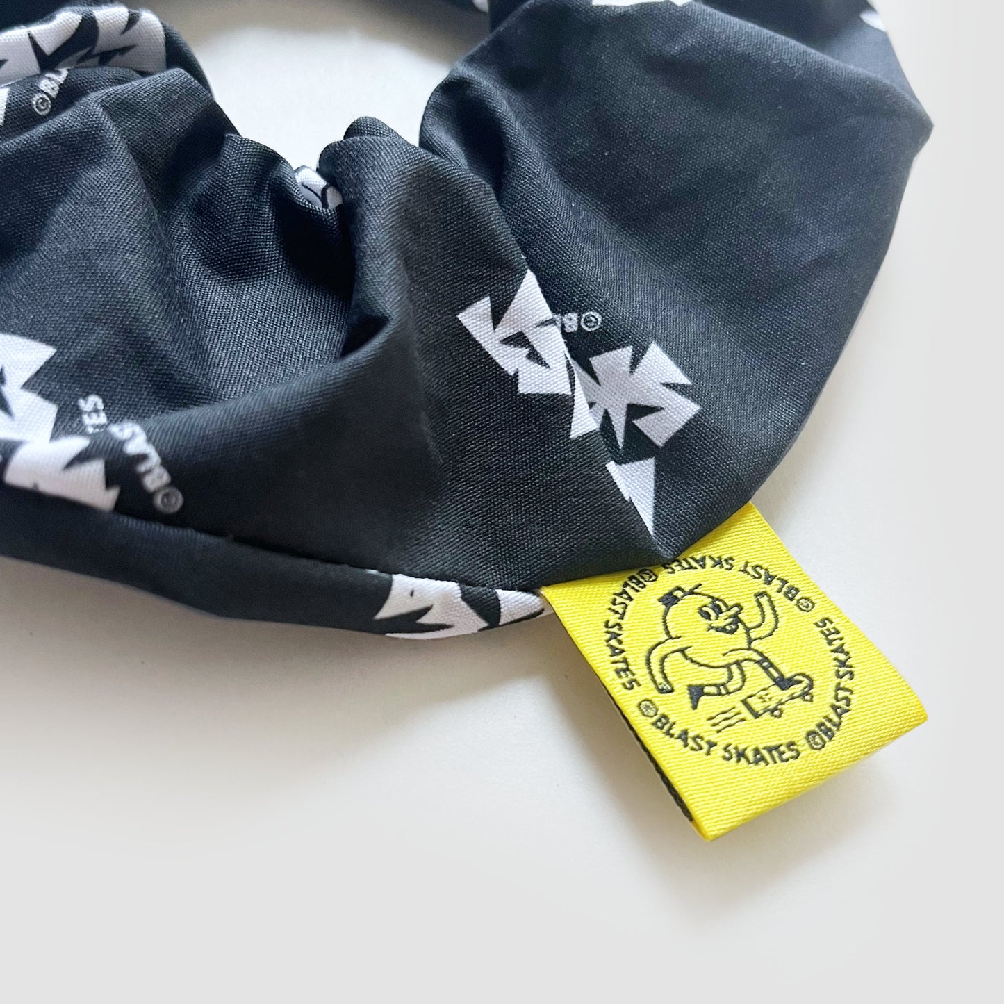 BLAST SKATES SCRUNCHIE